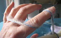 Holding the yarn for Lefthanded Knitting 
